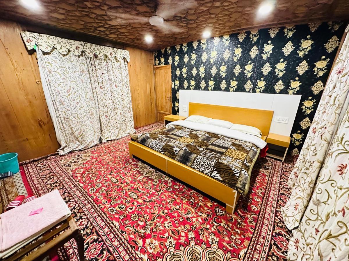 Hotel Hayat Houseboat Srīnagar Exteriér fotografie